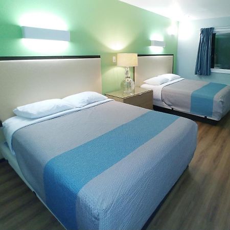 סיקסטון Country Yard Inn And Suites מראה חיצוני תמונה
