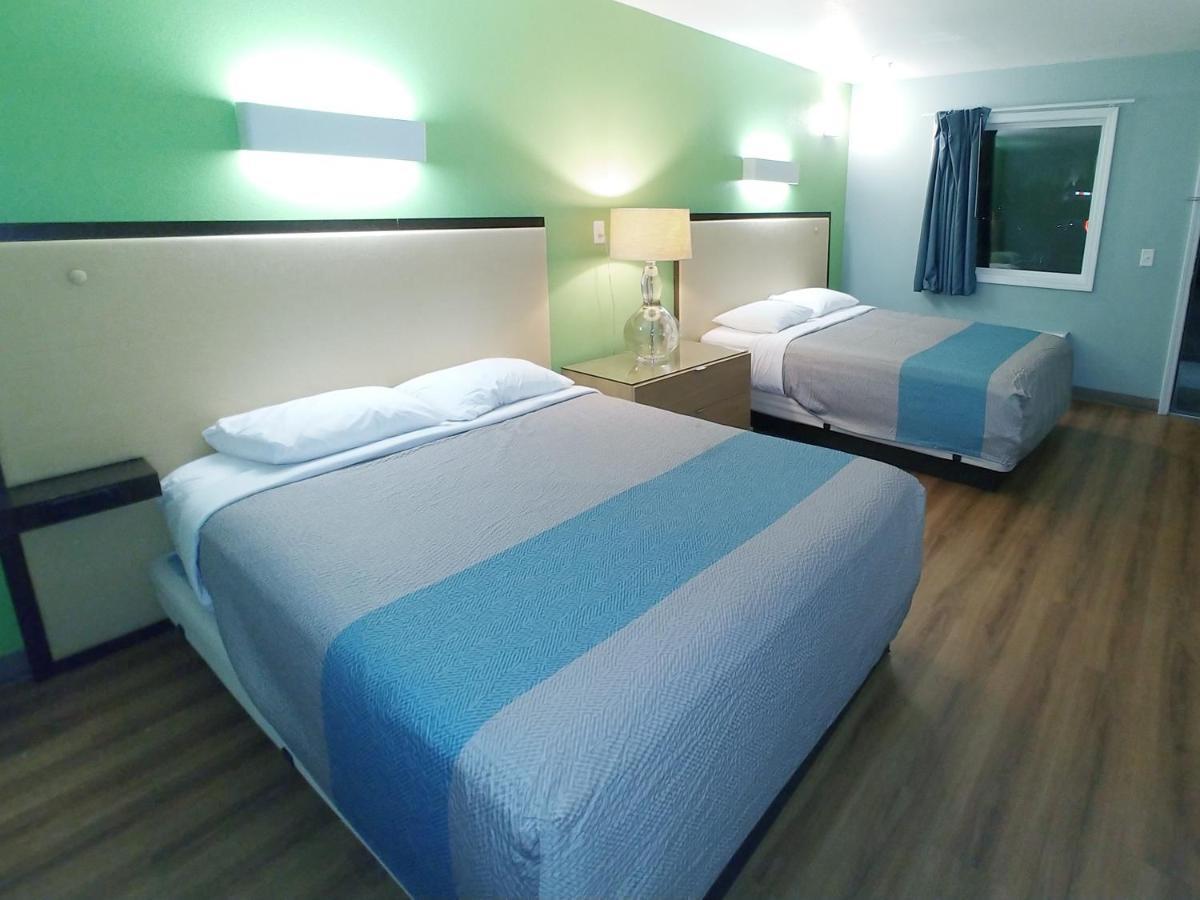 סיקסטון Country Yard Inn And Suites מראה חיצוני תמונה