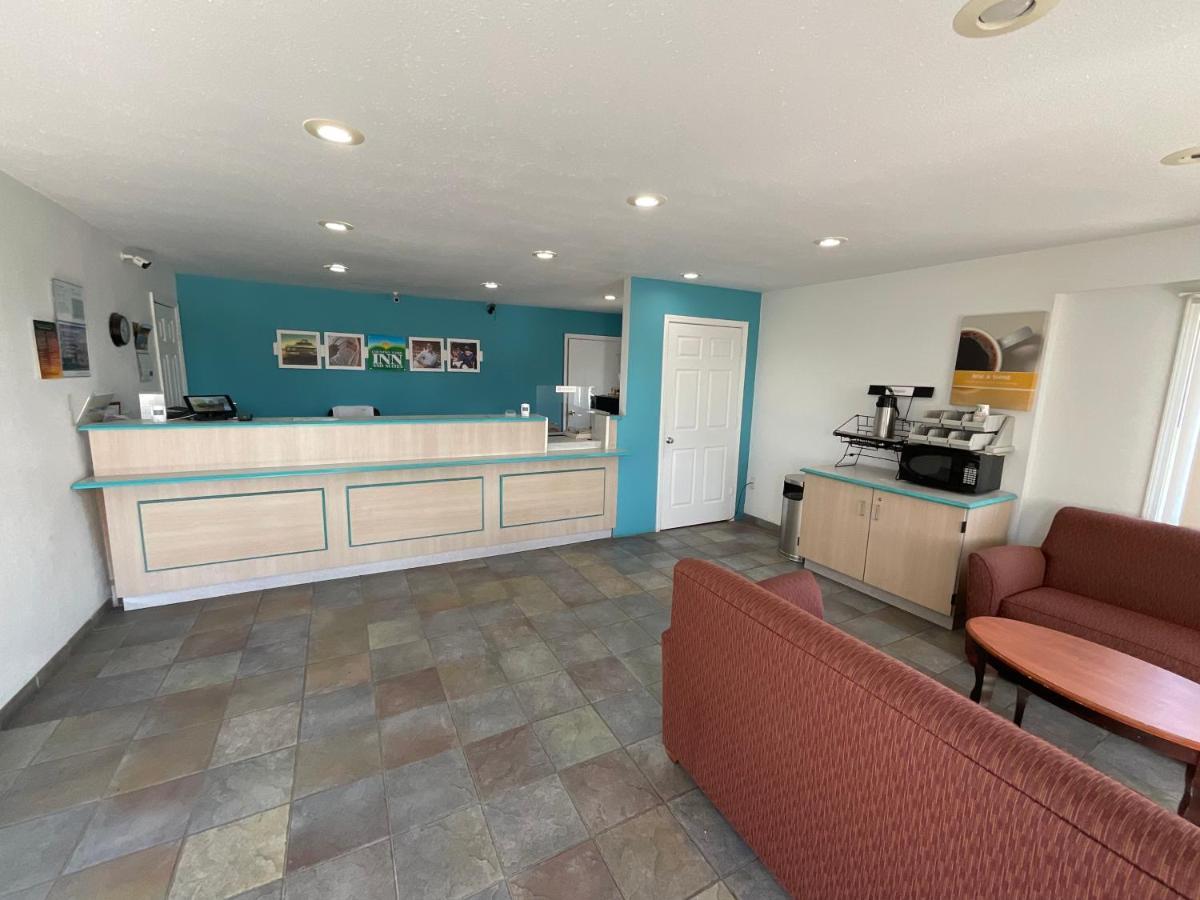 סיקסטון Country Yard Inn And Suites מראה חיצוני תמונה