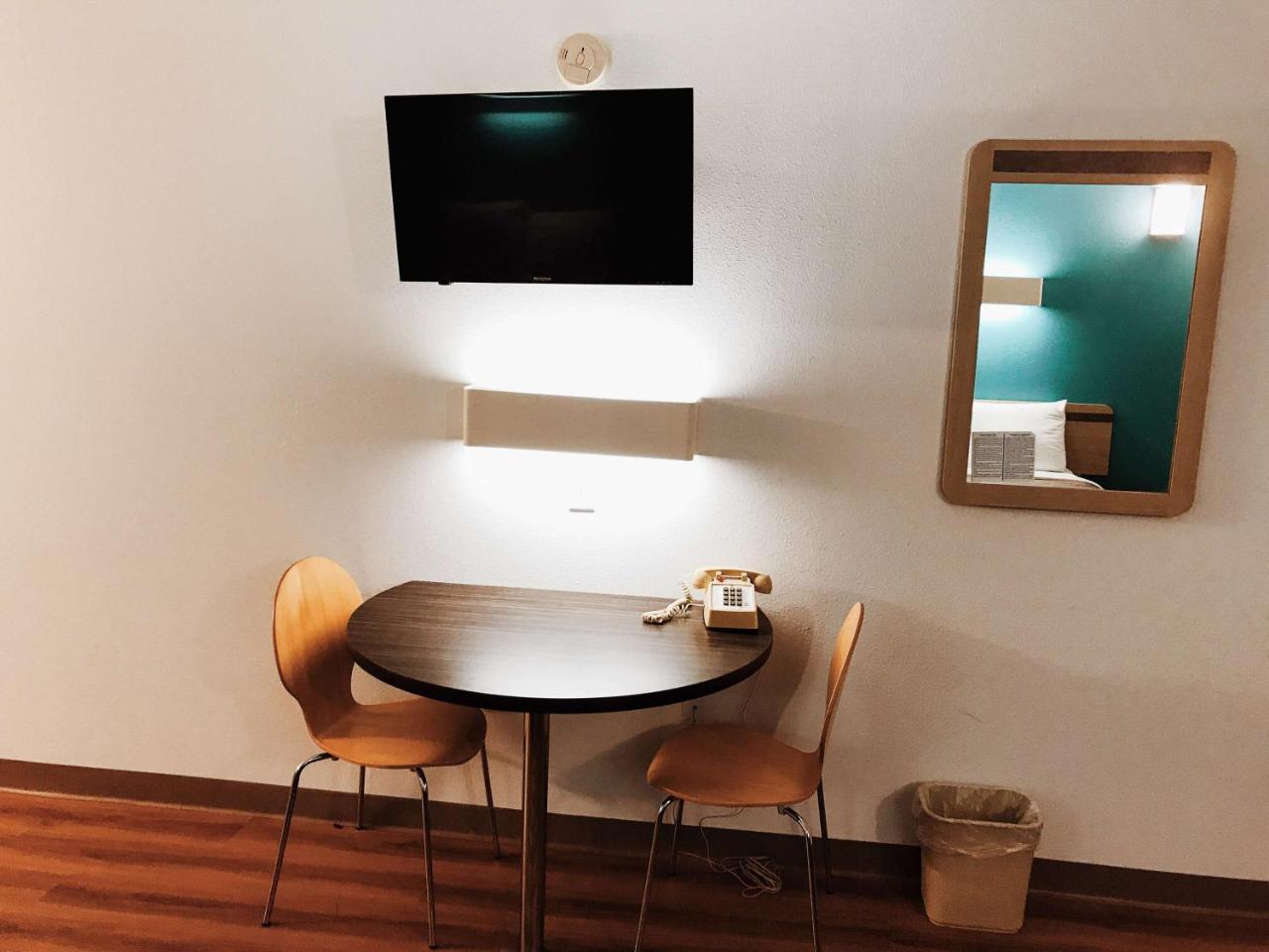 סיקסטון Country Yard Inn And Suites מראה חיצוני תמונה