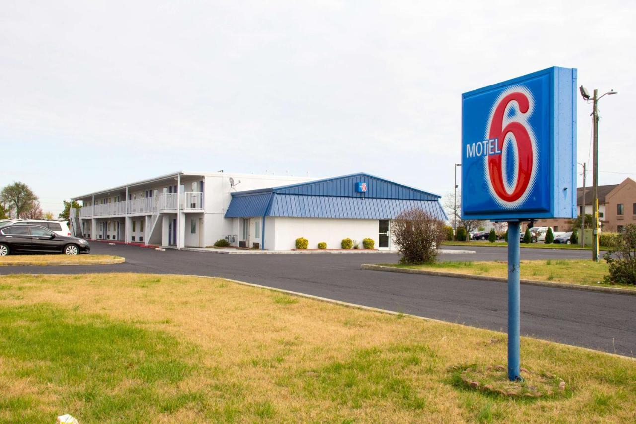 סיקסטון Country Yard Inn And Suites מראה חיצוני תמונה